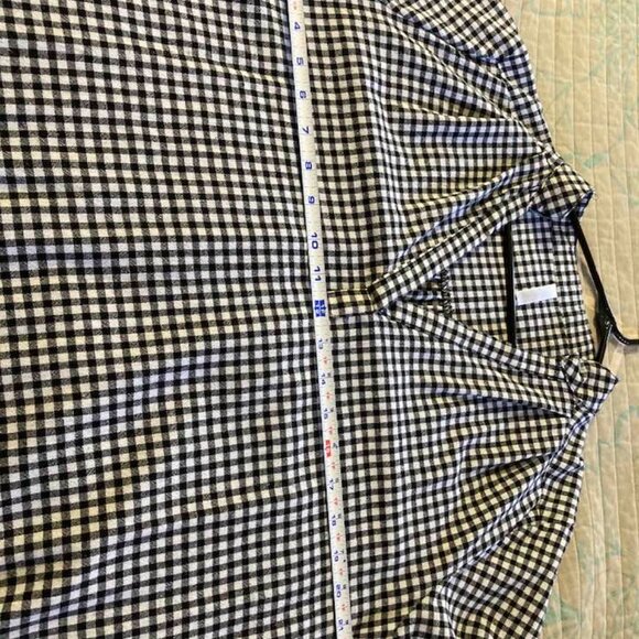 Womans  Top - Picture 3 of 8